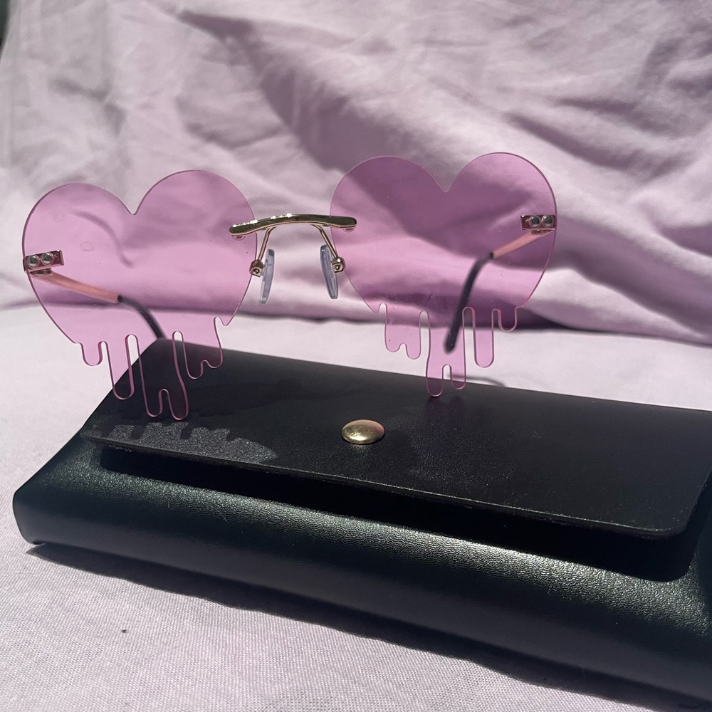 BNWT Melting Heart Rimless Sunglasses